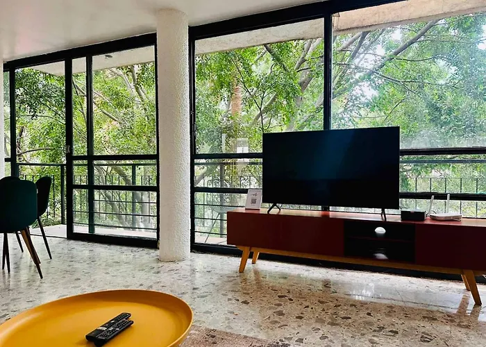 Fast Wifi, Beautiful Ph Steps Away From Masaryk *
