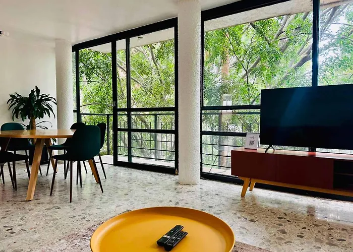 Apartment Fast Wifi, Beautiful Ph Steps Away From Masaryk