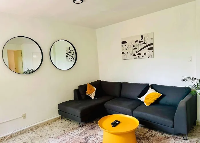 Fast Wifi, Beautiful Ph Steps Away From Masaryk
